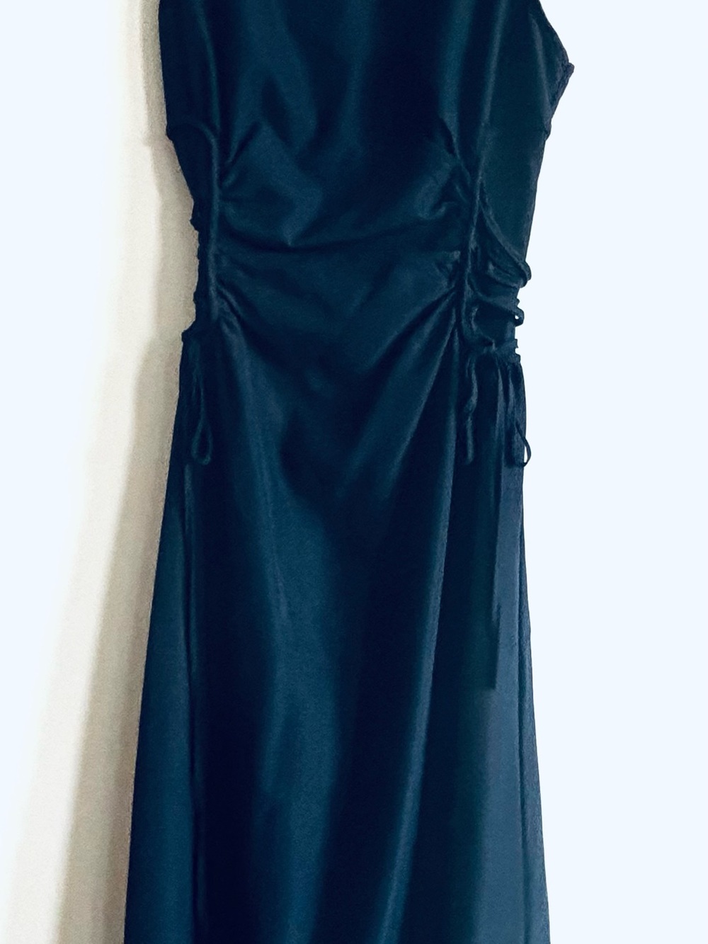 Elegant Black Midi Satin Dress with Side Ruching